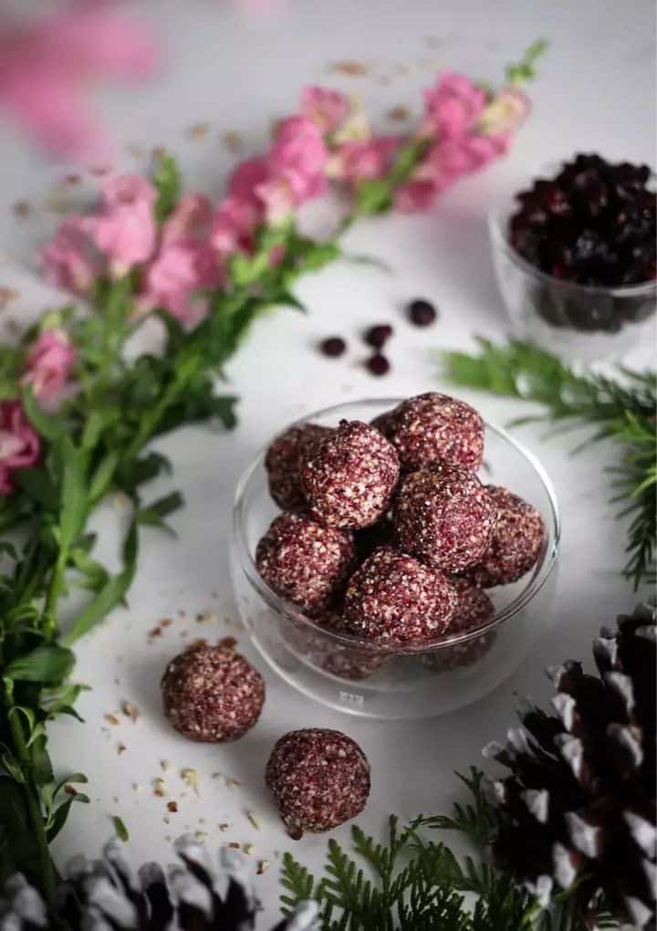 homemade vegan Christmas gifts cranberry energy bites