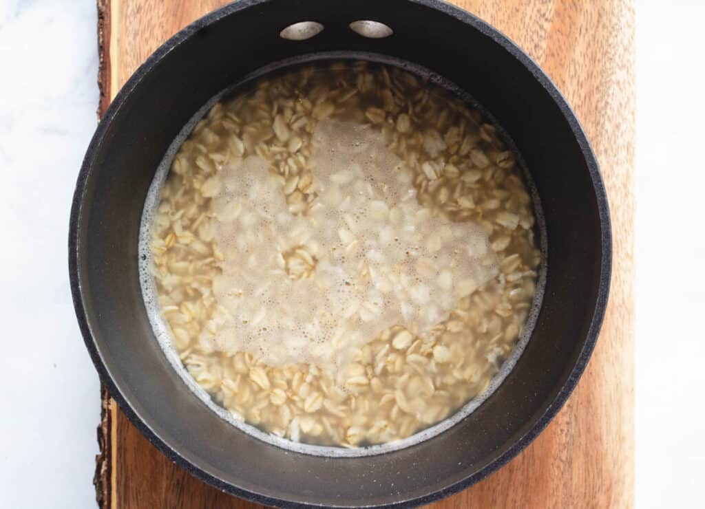oats and water in pot