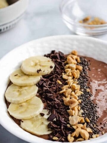 chocolate smoothie bowl with bananas and chocolate chunks