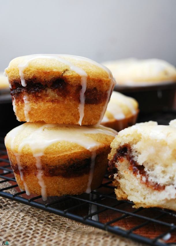 cinnamon swirl muffins with glaze