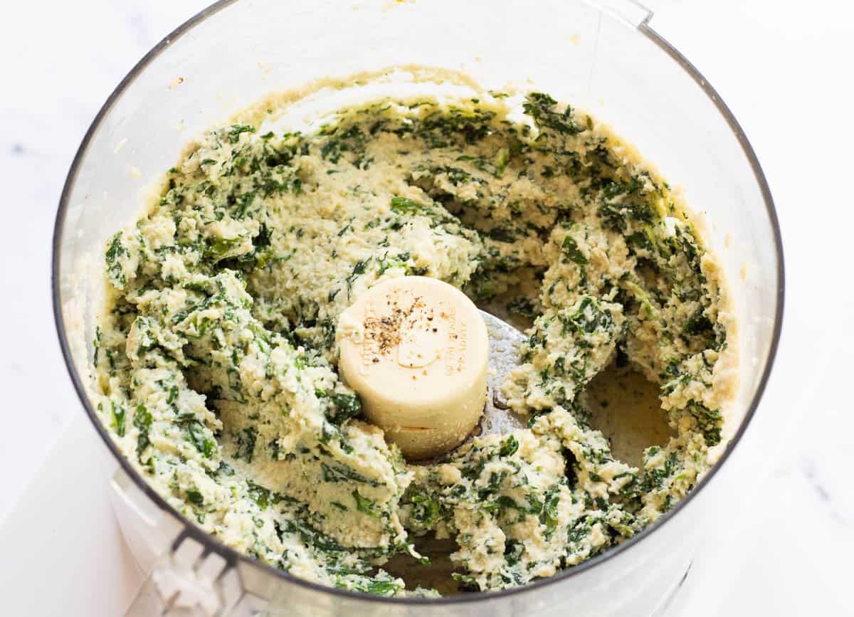 Cashew ricotta with spinach in food processor.
