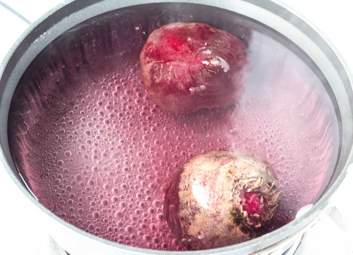 beetroot bulbs in boiling water