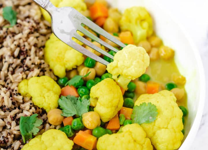 Vegan Cauliflower Curry with Chickpeas - Keeping the Peas