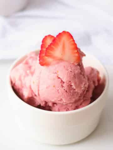 cropped-vegan-strawberry-ice-cream-10.jpg
