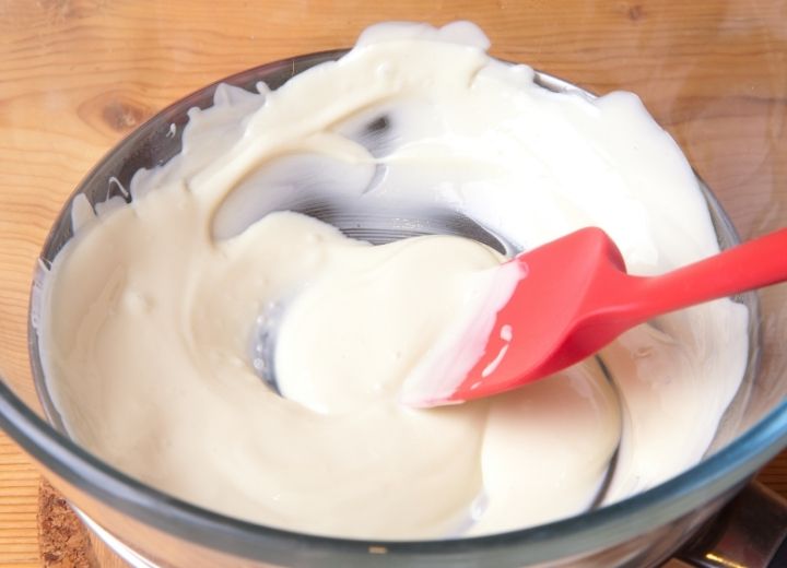 melted white chocolate in glass bowl