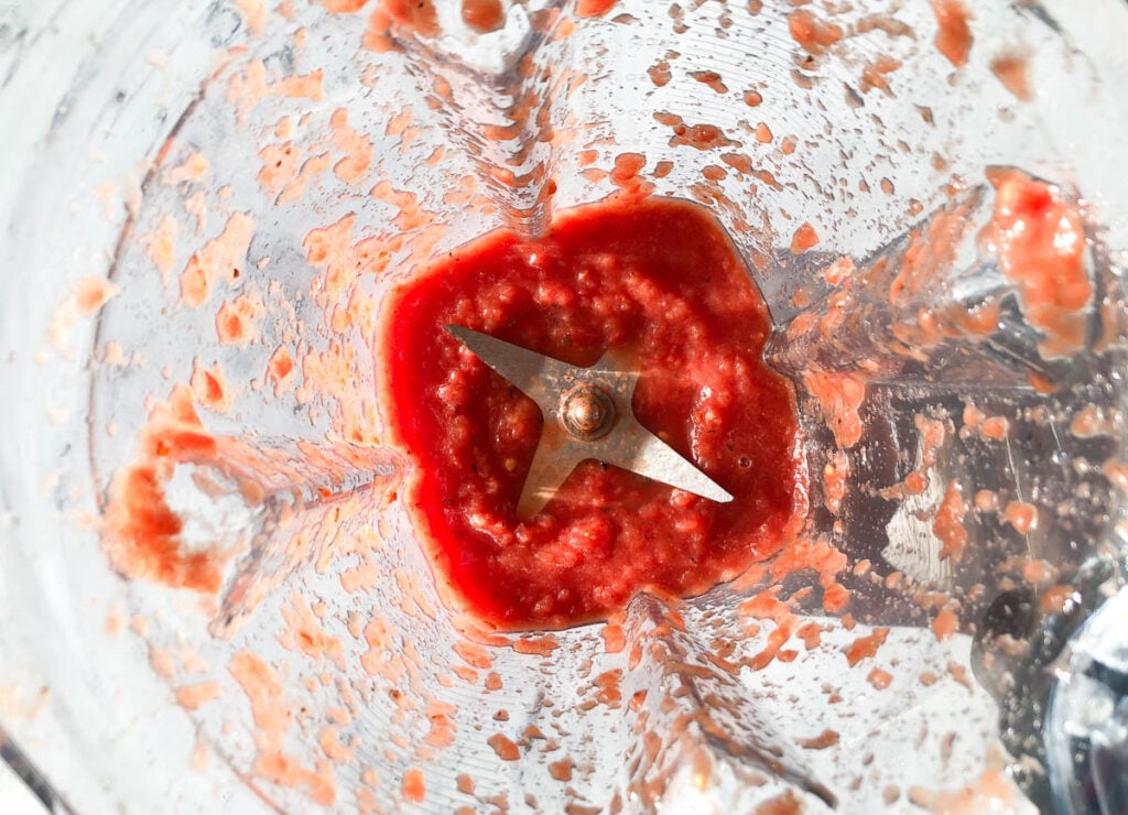 purred tomatoes in a blender 