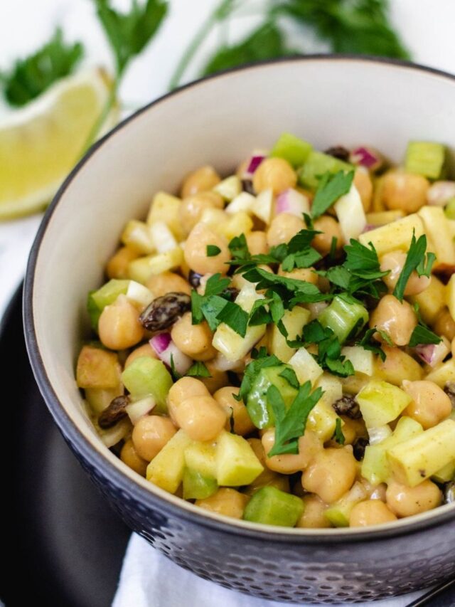Chickpea Curry Salad with Apples