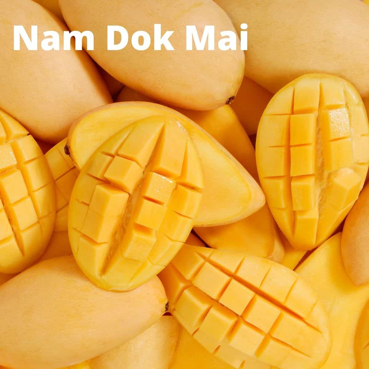 No dok mai mangos sliced open and cubed. 