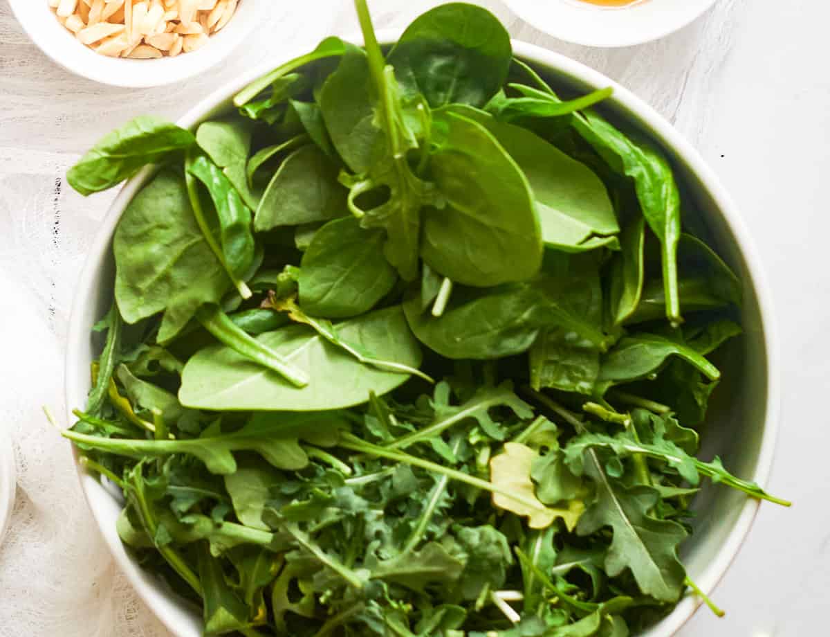 Spinach and arugula in bowl.
