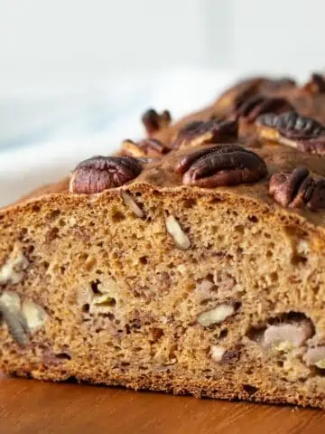 Vegan banana bread loaf without oil.