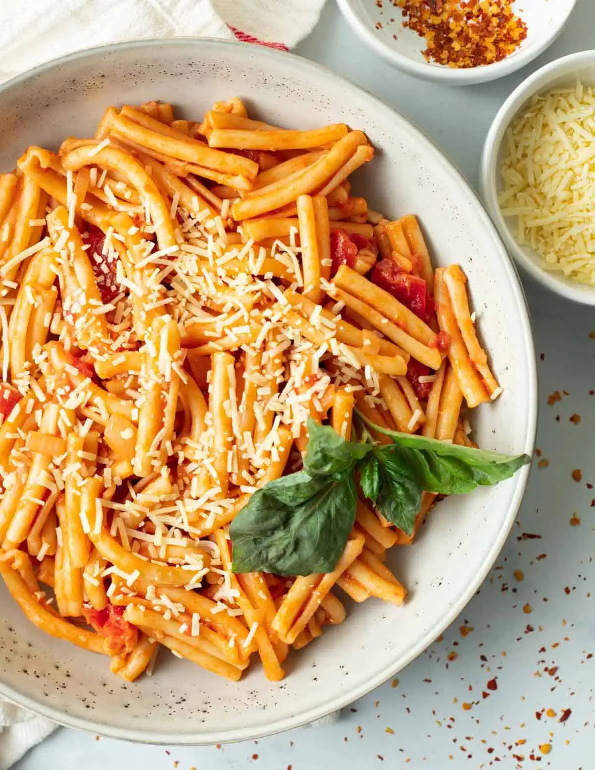 casarecce-pasta-with-creamy-tomato-sauce-keeping-the-peas