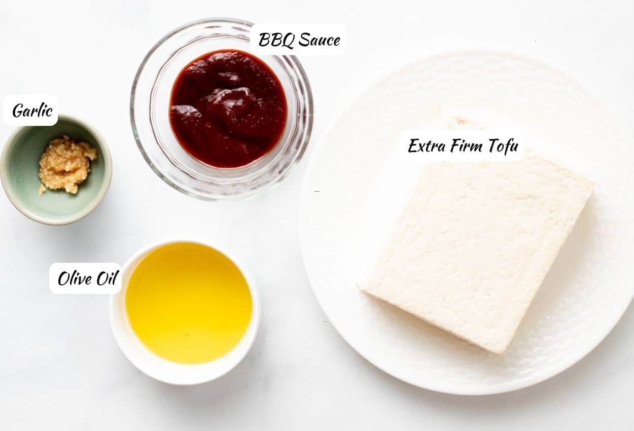 BBQ tofu marinade ingredients: bbq sauce, garlic, olive oil, tofu.

