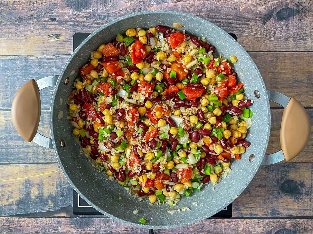 Brown rice added to vegan jambalaya recipe.