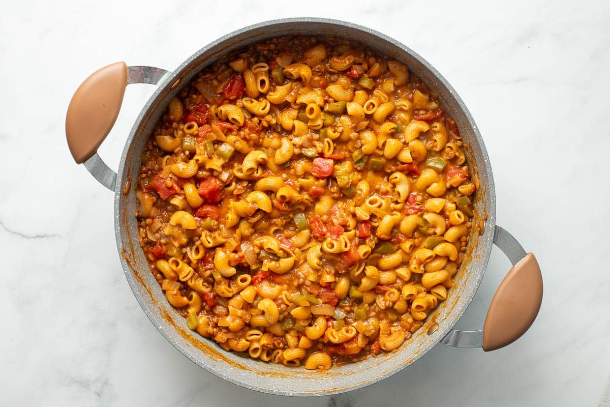 Cooked vegan hamburger macaroni in pot.