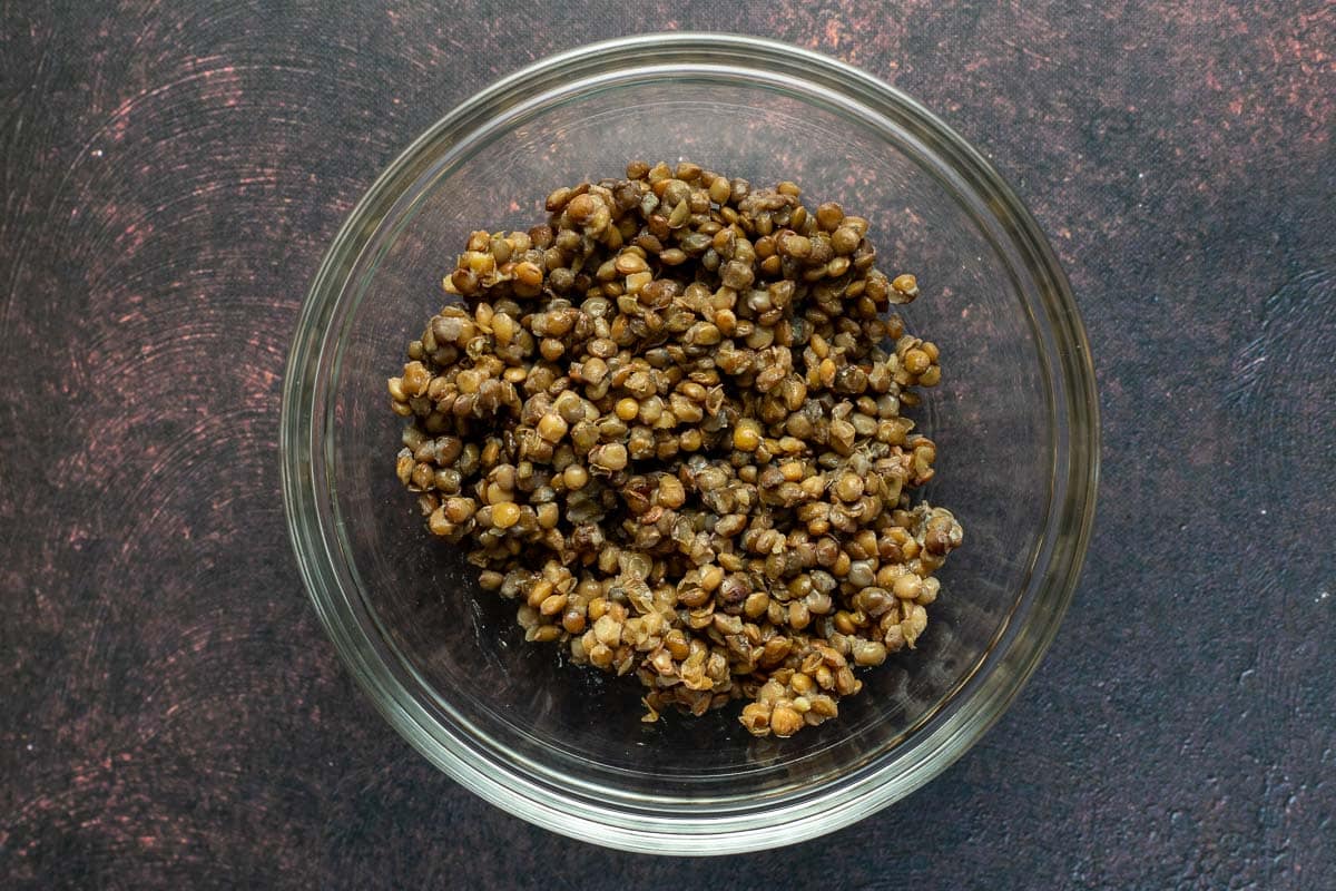 Cooked lentils in a glass bowl.